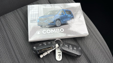 Vauxhall Combo Life 100kW SE 50kWh 5dr Auto Electric Estate